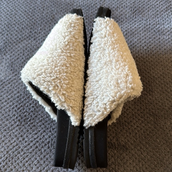 ROAM Women’s US 7.5-8 Ivory Sherpa Slide Sandals Fuzzy Cozy Slip On Shoes - Picture 11 of 14